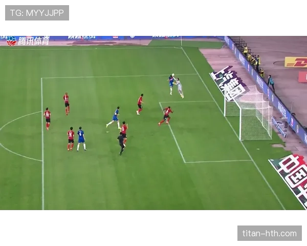 裁判视线受阻时VAR介入判罚的关键规则解读